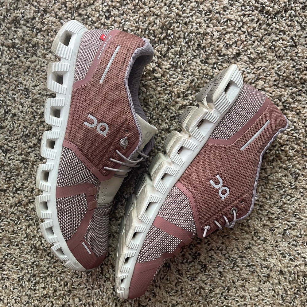 On Running Athletic Shoes